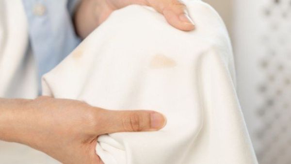 تفسير حلم رؤية ملابس شخص اعرفه