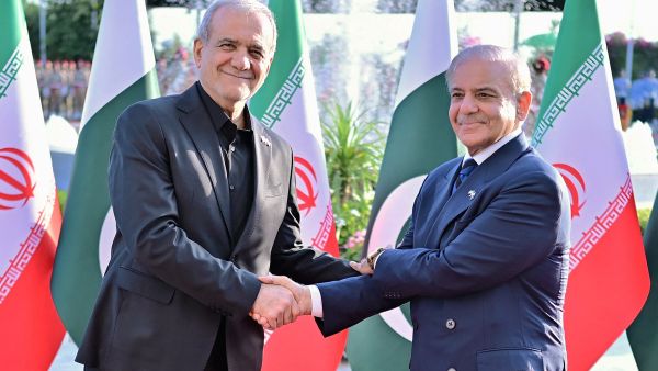 Iranian President visits Pakistan as US–Iran diplomacy gains momentum