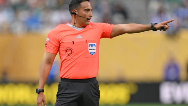 حكم مباراة قطر وسويسرا اليوم في كأس العالم 2026
