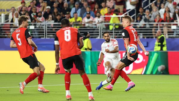 لحظة تسجيل علوان هدف التعديل لمنتخب الأردن أمام النمسا