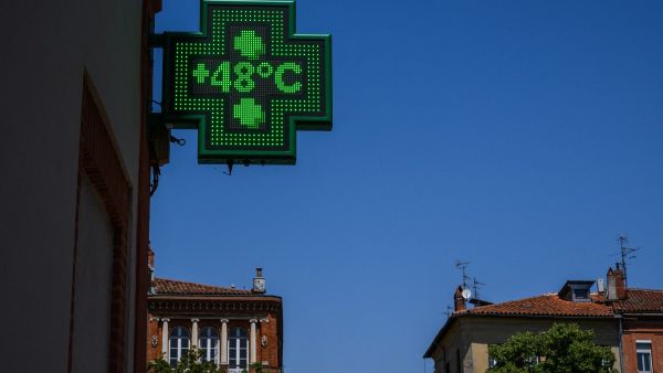 Sign shows 48 degrees Celsius during France heatwave