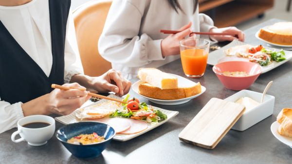 أطعمة ومشروبات تساعد طلاب التوجيهي على التركيز خلال فترة الامتحانات