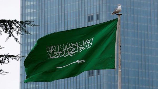التحالف يعلن اعتراض صواريخ حوثية بالتزامن مع جدل حول استهداف مطار صنعاء.