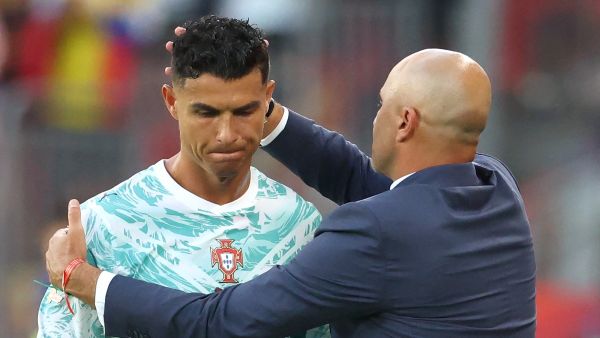 علامات الاستياء تظهر على وجه رونالدو لحظة تبديله خلال مباراة البرتغال وكرواتيا