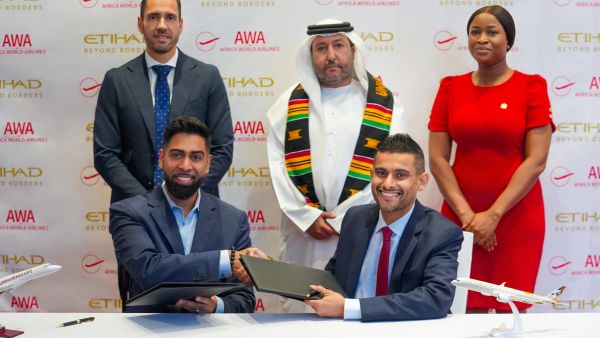 الاتحاد للطيران وخطوط أفريقيا العالمية توقعان اتفاقية شراكة استراتيجية