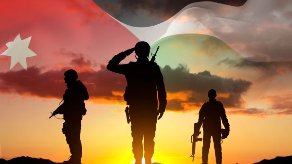 الدفاعات الجوية تتصدى للصواريخ