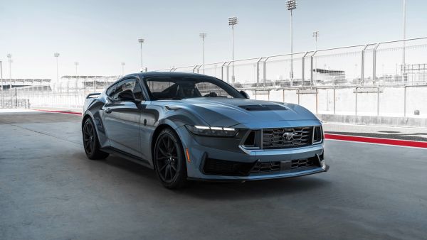 من حلبات السباق إلى الطرقات العامة.. كيف تصنع فورد محركات V8 لا تُقهر لسيارات موستانج