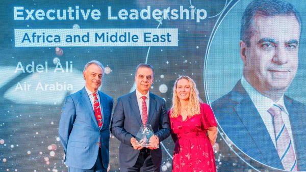 الرئيس التنفيذي لمجموعة العربية للطيران يحصد جائزة "القيادة التنفيذية" ضمن جوائز استراتيجية شركات الطيران 2026