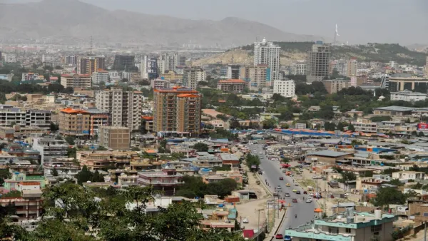 إصابة 42 طفلا بانفجار مدرسة في افغانستان  