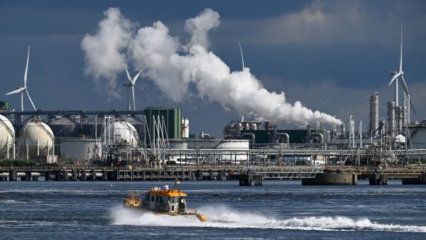 One killed, six injured in explosion at Rotterdam Port facility
