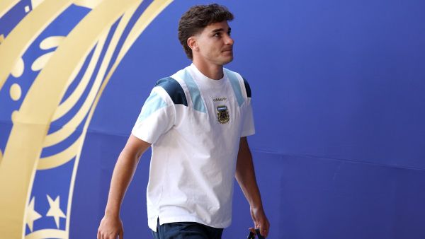 هل يضغط ألفاريز من أجل الانتقال إلى برشلونة؟