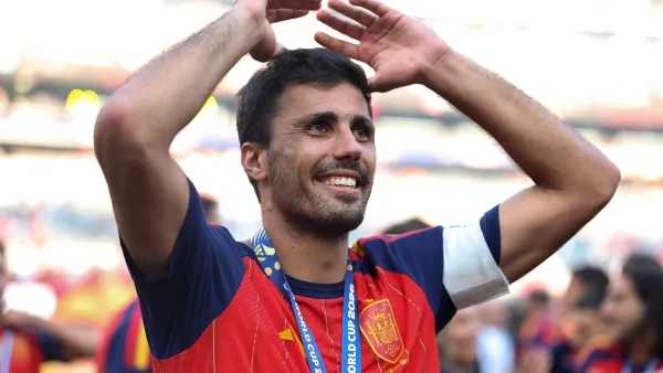 هل سيلعب رودري مع برشلونة ضد الأهلي في كأس خوان غامبر؟