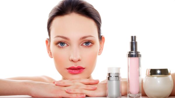 معلومة لصحتك.. 8 مستحضرات تجميل محظورة على الحامل