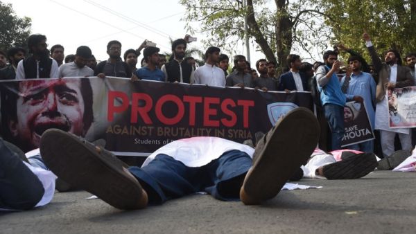 Pakistani students stage a protest against the ongoing conflict in Syria, in Lahore on Mar. 2, 2018. More than 340,000 people have been killed across Syria since its civil war started in 2011 with the brutal repression of anti-government protests.
(ARIF ALI / AFP)