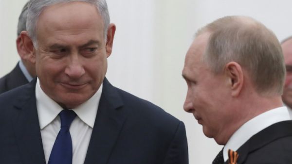 Russian President Vladimir Putin (R) meets with Israeli Prime Minister Benjamin Netanyahu at the Kremlin in Moscow on May 9, 2018. (SERGEI ILNITSKY / POOL / AFP)