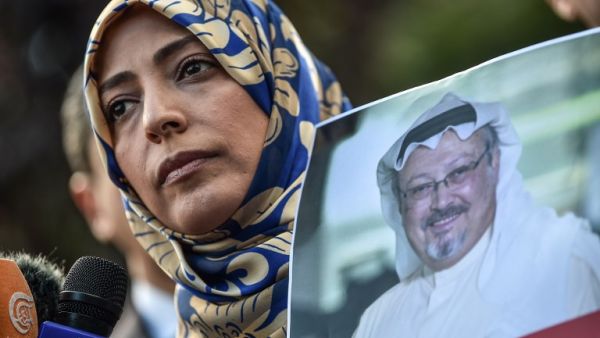 Nobel Peace Prize laureate Yemeni Tawakkol Karman holds a picture of missing journalist Jamal Khashoggi (AFP) 