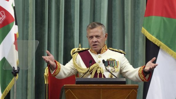 Jordan's King Abdullah II delivers a speech to the parliament, as he opens the third regular session session in the capital Amman on October 14, 2018. (KHALIL MAZRAAWI / AFP)
