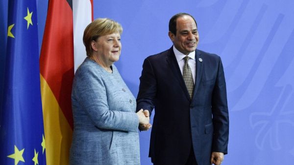 German Chancellor Angela Merkel shakes hands with Egypt's President Abdel-Fattah al-Sisi after a press conference on the sidelines of the "Compact with Africa" conference in Berlin on October 30, 2018. 
(John MACDOUGALL / AFP)