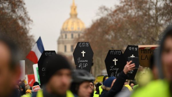 Protestors demonstrating for the 10th consecutive Saturday of the Yellow Vest protest near the Hotel des Invalides in Paris on January 19, 2019. (AFP/File)