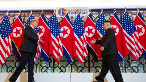 US President Donald Trump (L) shakes hands with North Korea's leader Kim Jong Un before a meeting at the Sofitel Legend Metropole hotel in Hanoi on February 27, 2019. 
Saul LOEB / AFP