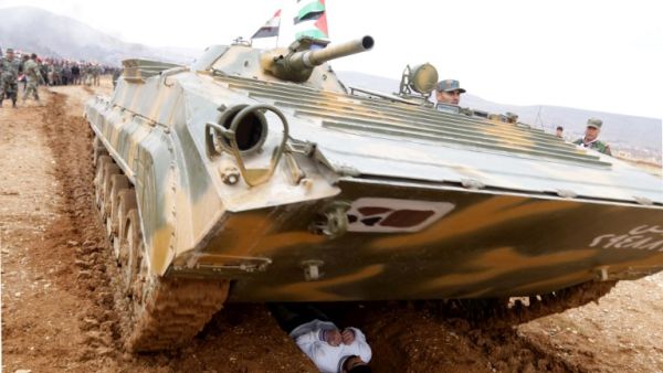 Syrian volunteers take part in paramilitary training conducted by the Syrian army in al-Qtaifeh, 50 kms north of the capital Damascus on February 22, 2016. (AFP/Louai Beshara)