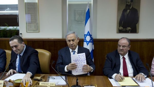 Israeli Prime Minister Benjamin Netanyahu attends the weekly cabinet meeting in his Jerusalem office on March 27, 2016. (AFP/Abir Sultan)