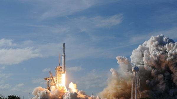 The SpaceX Falcon Heavy launches from Pad 39A at the Kennedy Space Center in Florida, on Feb. 6, 2018, on its demonstration mission (JIM WATSON / AFP)