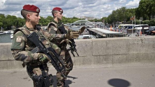 Soldiers patrol in France (AFP/File Photo)	