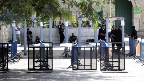  نصب بوابات إلكترونية على مداخل الأقصى