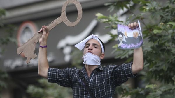  الرجل الذي يمتلك محلا تجاريا تعرض لضغوط اقتصادية من قبل البلدية 