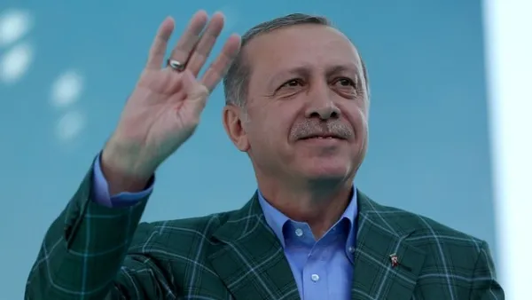 اردوغان يؤكد لماكرون ان أنقرة "ليست لديها أطماع" بأراضي دولة أخرى