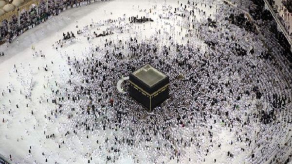 An official said Mecca applies simulation programs to ensure the smooth flow of crowds at Mecca's Grand Mosque. (File photo)