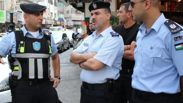 وطلب عباس خلال كلمة له أمام القمة العربية التي عقدت يوم الأحد في تونس بتوفير شبكة أمان مالية للسلطة الفلسطينية