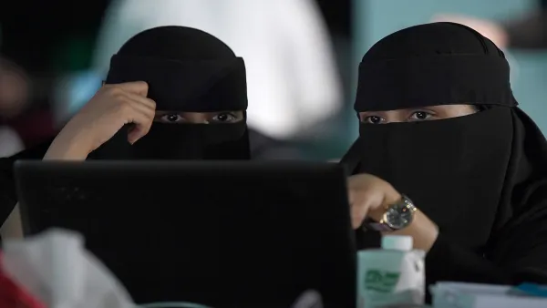 تستمر في السعودية محاكمة 11 ناشطة يدافعن عن حق النساء في قيادة السيارة 