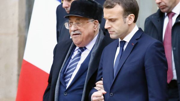 الرئيس الفلسطيني يلتقي ماكرون في باريس الأربعاء

عباس سيتوجه إلى باريس الاربعاء للقاء ماكرون، والتباحث حول كيفية الرد الأوروبي والعالمي على +صفقة القرن+".