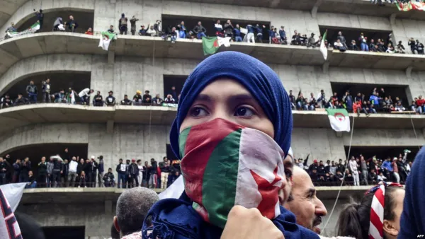 السبب المباشر هو ترشح بوتفليقة. وانتشرت الدعوات للاحتجاجات 