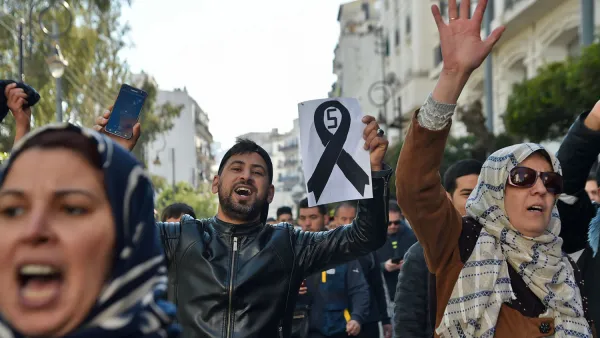 أكد صالح أن الشعب الجزائري واع وأصيل، بالرغم ممن "يصطاد في المياه العكرة"