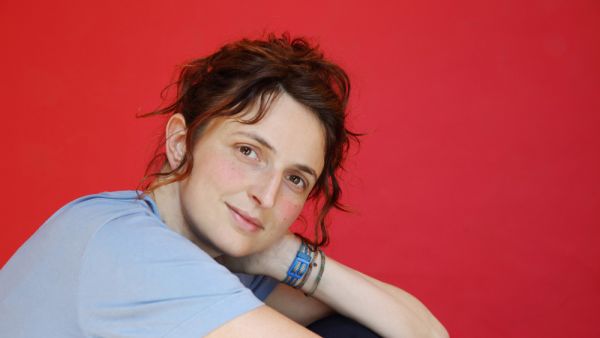 خبراء قمرة يقدمون الدعم لصناع الأفلام الصاعدين من خلال جلسات الإرشاد و التوجيه مع مخرجي 36 مشروعاً جرى اختيارها من 19 دولة

