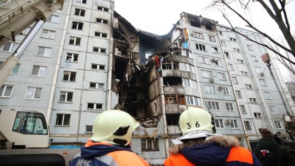 انتشل الطفل الرضيع بعد مرور أكثر من يوم واحد من وقوع الكارثة المأساوية.

