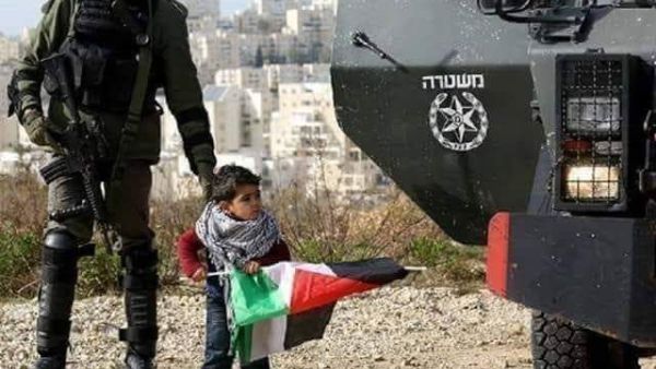 كتب عضو المجلس التشريعي عيسي قراقع مقال بعنوان شيطنة الاطفال ... نتفوا وحرقوا شعرهم واقتادوهم عراة

