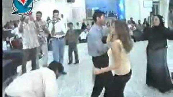  النائب في البرلمان السوري  "محمد قبنض" اعلن في إحدى الجلسات، أن "الطبل والزمر ضروري بأي شبر من أرضنا الحبيبة".