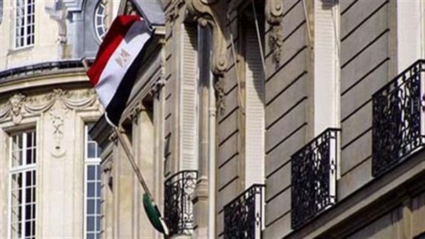 وكانت السلطات المصرية قد أغلقت في 1983 فرعي المدرسة في كل من ولايتي قسنطينة (شرق) ووهران (غرب).

