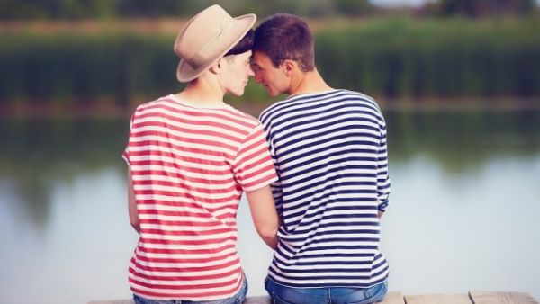 وأصدرت المحكمة الحكم ذاته على المعتدين الاثنين، وذلك بتهم المثلية والاعتداء والسرقة.