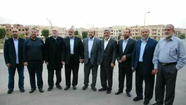 وضم الوفد إلى جانب الزهار النائب مروان أبو راس والنائب مشير المصري والنائب محمد فرج الغول وهم من قادة حركة حماس وصفها الاول 

