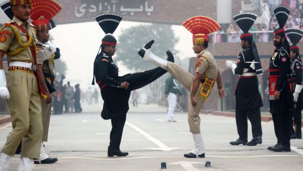 نفي إسلام آباد وجود أي علاقة لها بالهجوم الانتحاري في القسم الهندي