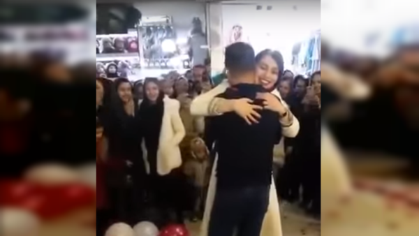 حيال هذه الضجة، أوقفت الشرطة الإيرانية الشاب والفتاة