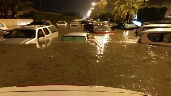  أكدت الأجهزة الحكومية ومؤسسات المجتمع المدني استمرار تفعيل خطط الطوارئ 