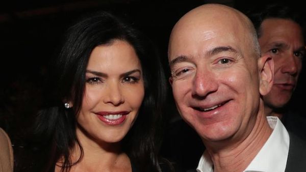 اعترف أصحاب الصحيفة بأنهم دفعوا مبلغ 150 ألف دولار للعارضة السابقة لمجلة بلاي بوي، كارين ماكدوغال