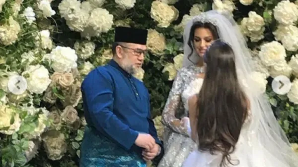 بعد خسارة عرش ماليزيا.. أنباء عن طلاق الملك من زوجته الروسية
