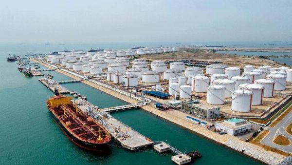  استغلال المنصب والنّفوذ عبر العقود الخاصة مع مؤسّساتٍ حكوميّةٍ